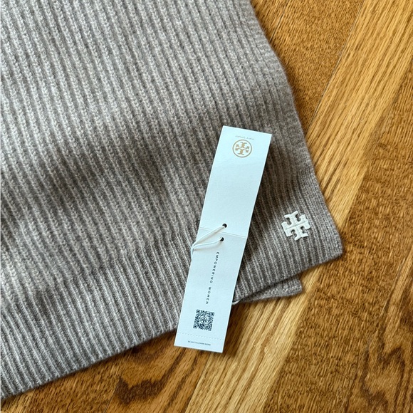 Tory Burch Ribbed Cashmere Oversized Scarf - Picture 8 of 12